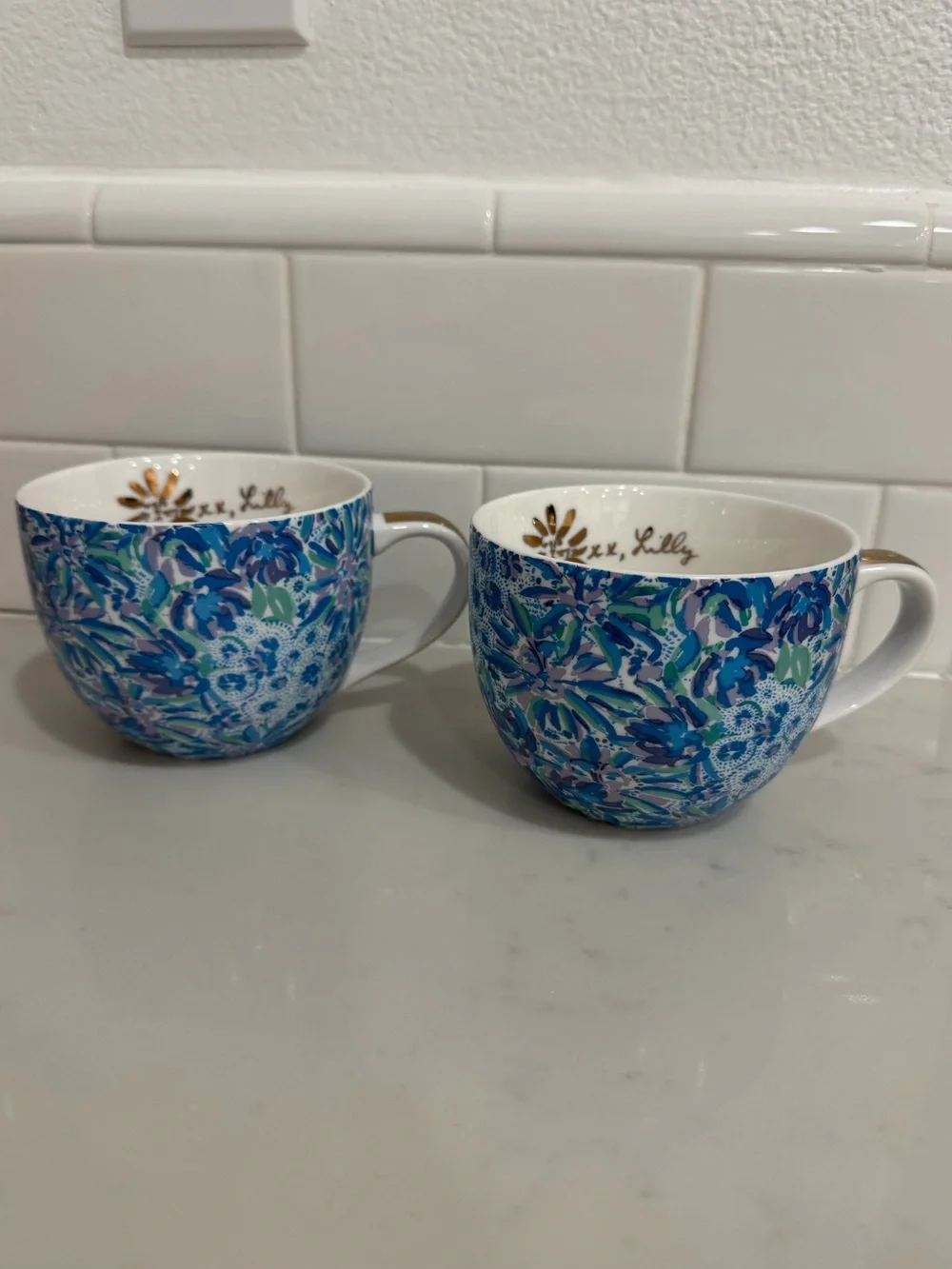 Lilly Pulitzer Set of 2 Blue Floral Ceramic Coffee Mugs – Never Used - Picture 1 of 4